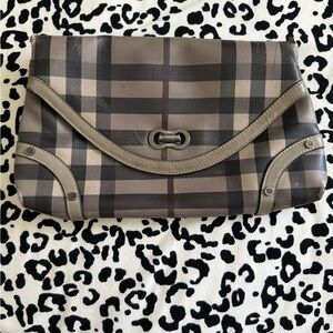 VINTAGE ORIGINAL SMOKE CHECK PLAID BURBERRY CLUTCH/ Shoulder PURSE 👜